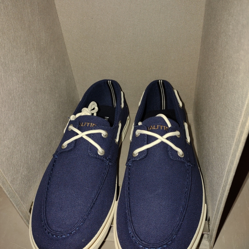 Navy mens Boat Shoe Size 10